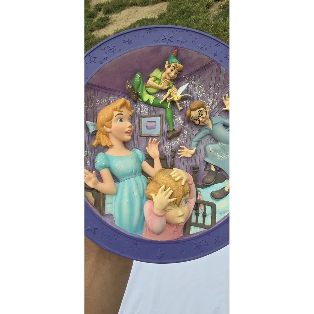 PETER PAN DISNEY 3D RELIEF COLLECTOR PLATE 